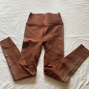🍾 3/$20 Brown and silver sculptknit leggings
